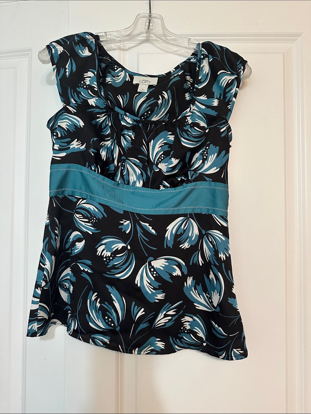 Sz 4 Loft blouse black and blue floral print with a scoop neck and empire waist.